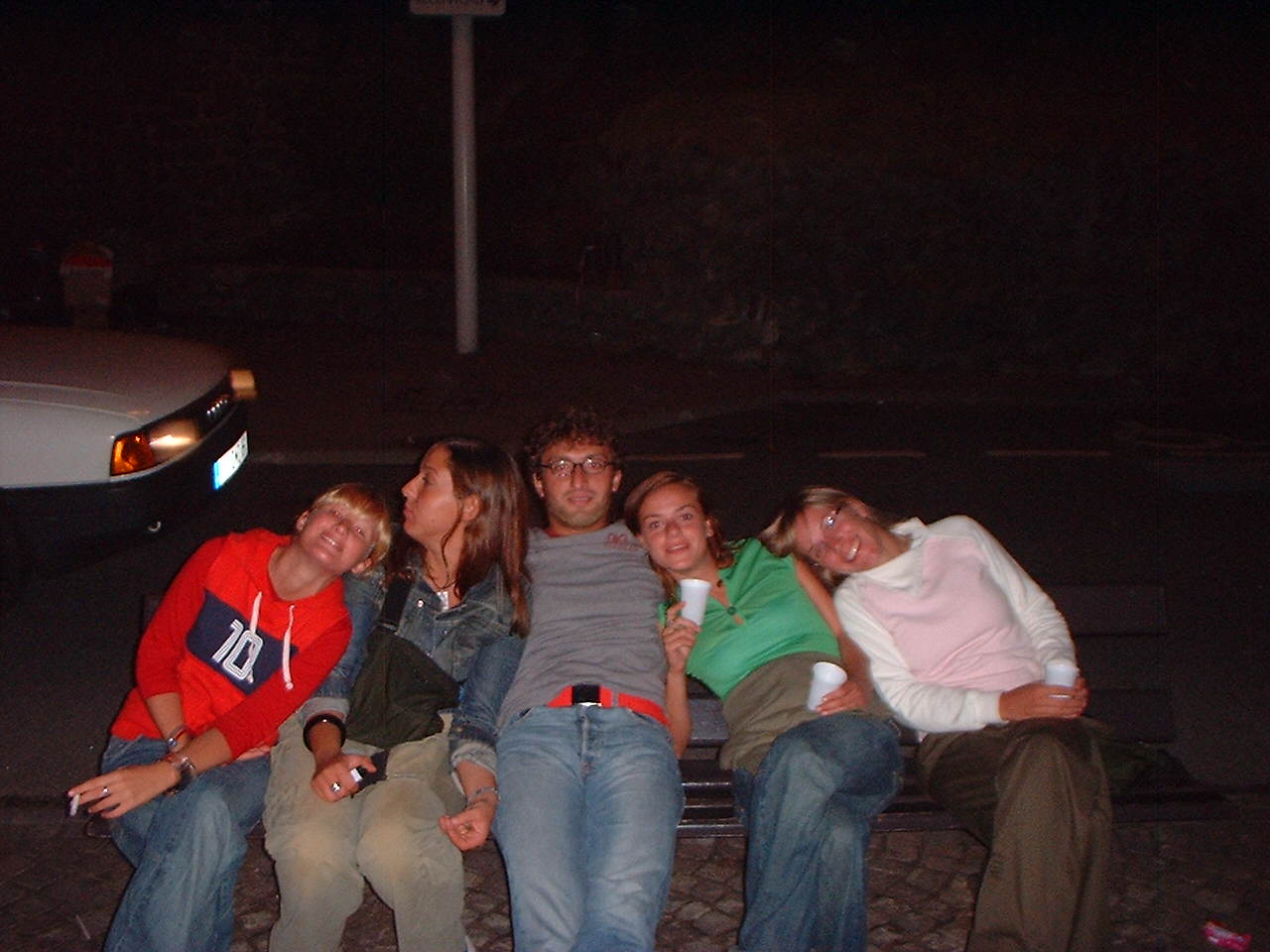 Simo e le ''fighe'' del gruppo